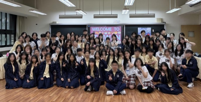 (4.30.) 대만 재흥고 교류 단체2(모자이크).jpg